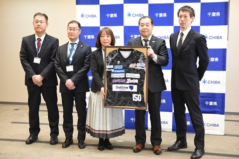 寄贈式出席者による記念撮影