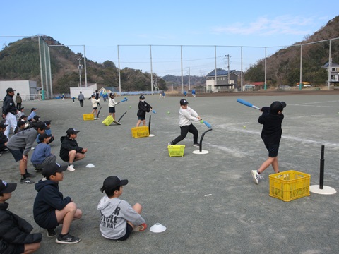 バットを振る