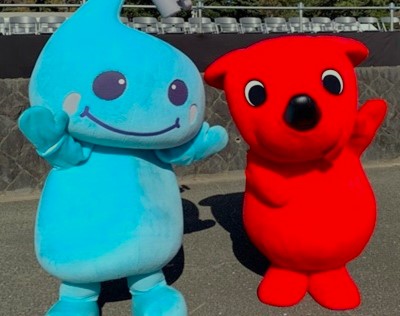 ポタリちゃんとチーバくんのツーショット写真