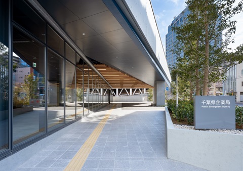 企業局庁舎のエントランス