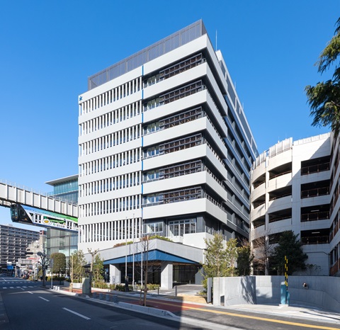 企業局庁舎の全景