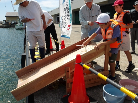 放流の様子