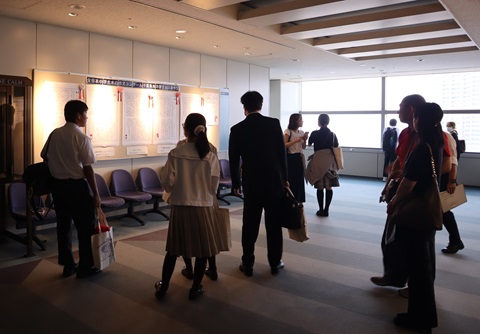 R7展望ロビー２