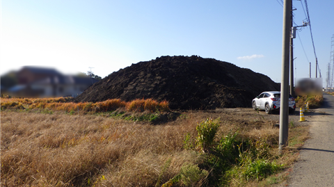 住宅地付近の埋立現場の写真