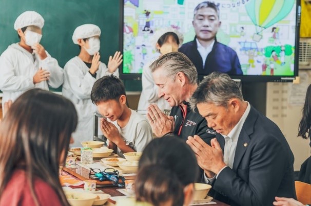 過去の給食交流会の様子