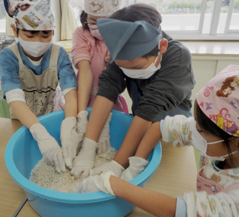 味噌づくりの様子