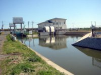 湛水防除事業で一新した大割機場の写真