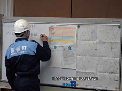 防災行政無線等の作動状況の確認や被害情報の収集の様子