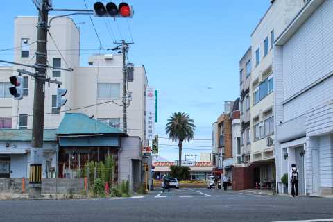 現在の館山駅（旧北條駅）前通りの写真