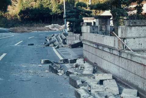 石塀の被害の様子
