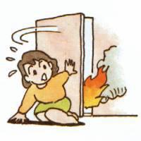 ドアを閉めて早く逃げる図