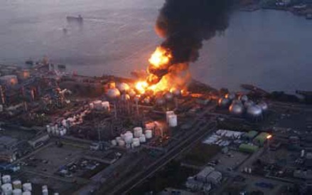 石油コンビナート火災の画像