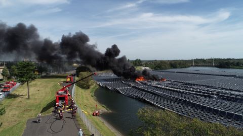 市原市の山倉ダムソーラー火災の画像