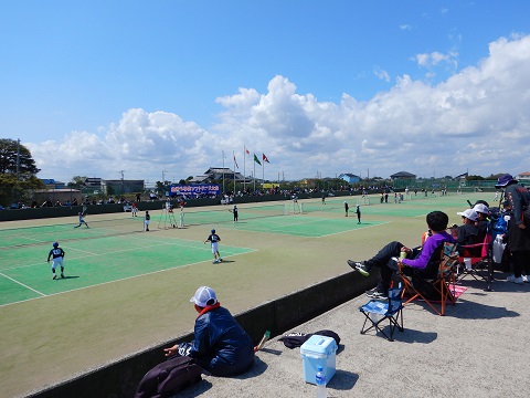 全国小学生ソフトテニス大会の様子