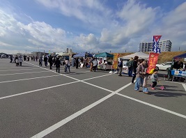 キッチンカーの出店（白里海岸）