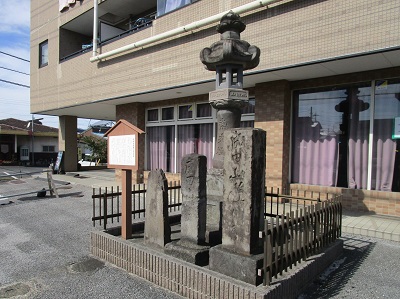 成田街道（佐倉道）　井野常夜燈・市川団十郎道標