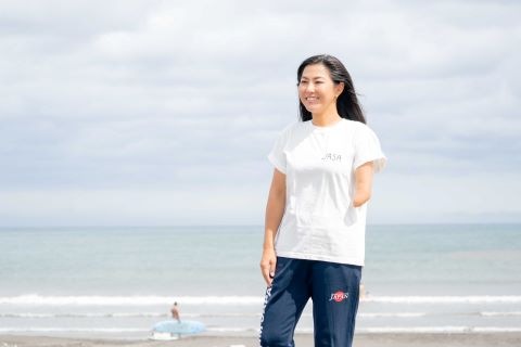高尾氏の写真（海背景）