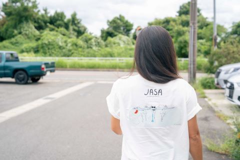 高尾氏の写真（後ろ姿）