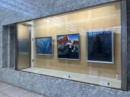 県庁ロビーでの美術品展示