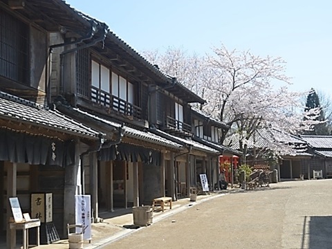 商家の町並みの画像