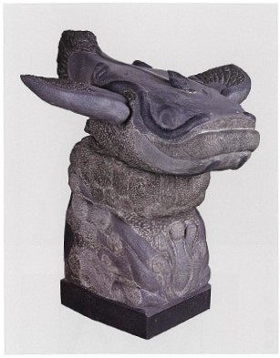 彫刻受賞作品写真「鯰」受賞作品と異なる作品を展示