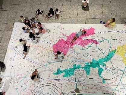 昨年度のワークショップ「からだとドローイング」の様子の画像