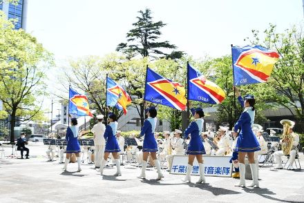 千葉県警察音楽隊・カラーガードの画像