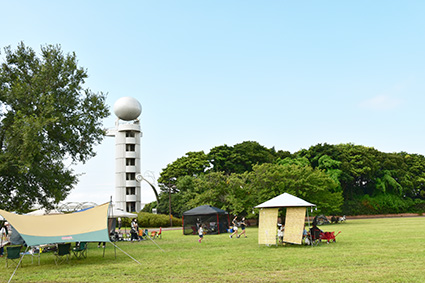 公園のシンボルである高さ約25メートルの展望塔