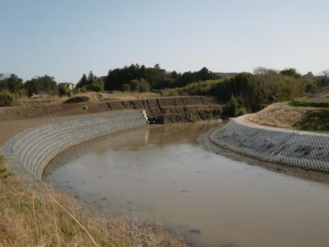 滝川 護岸竣工直後の写真（平成25年度撮影)