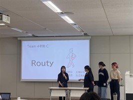 チーム「Team4年制C」が発表している写真(千葉工業大学会場2日目)