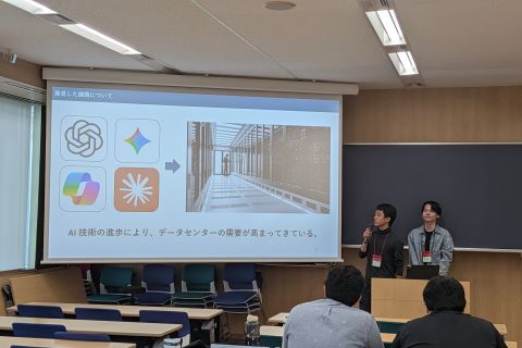 チーム「3TS」がアイデアを発表している写真(千葉工業大学会場2日目)