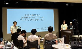 チーム「HT-B」がアイデアを発表している写真(浦安市会場2日目)