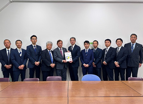 主計官と要望書手交