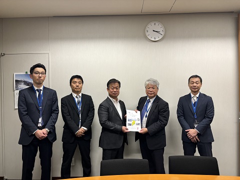 竹詰参議院議員と要望書手交