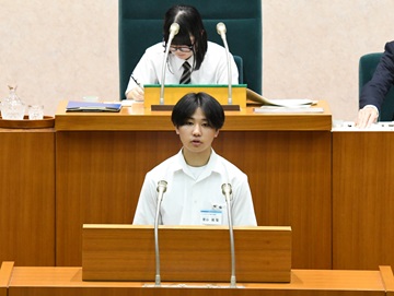 企画委員会委員長報告の様子