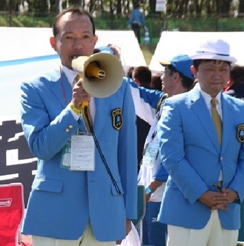 激励のあいさつをおこなう宇野議長の様子
