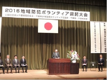 あいさつをする宇野議長の様子