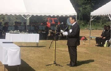 挨拶をする木名瀬副議長の様子