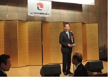 挨拶をする宇野議長の様子