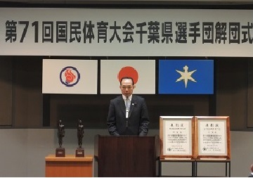 あいさつをする宇野議長の様子