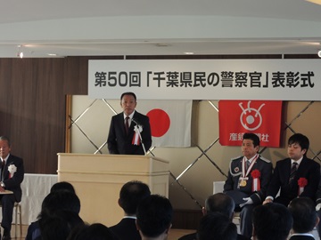 お祝いの言葉を述べる阿井議長