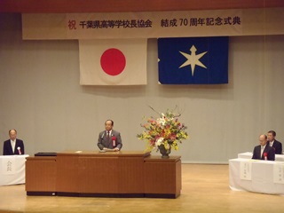 式典であいさつする今井副議長