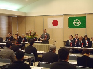 表彰式であいさつする今井副議長