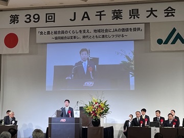 JA千葉県大会で祝辞を述べる瀧田議長の様子