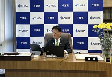 全国都道府県議会議長会役員会にオンライン出席している瀧田議長の様子