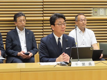 全国都道府県議会議長会の委員会及び役員会に出席する武田議長の様子