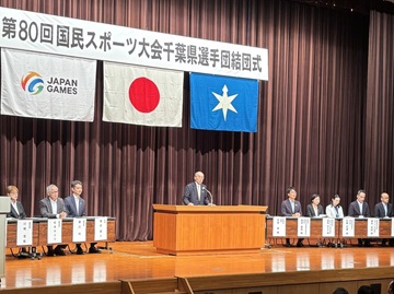激励の言葉を述べる宍倉議長