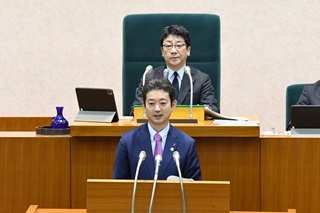 開会日の議長の様子