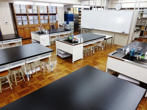 理化学実験室