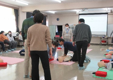 外国語による応急処置体験講習の様子２